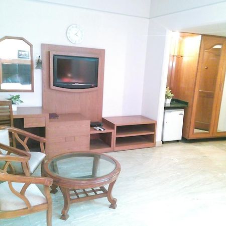 Hotel Queens Residency Gurgaon Exterior photo