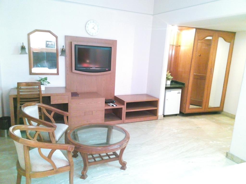 Hotel Queens Residency Gurgaon Exterior photo