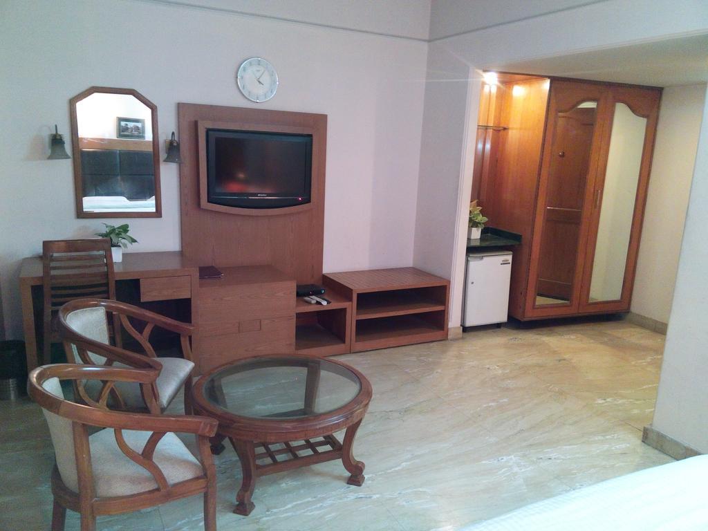Hotel Queens Residency Gurgaon Exterior photo