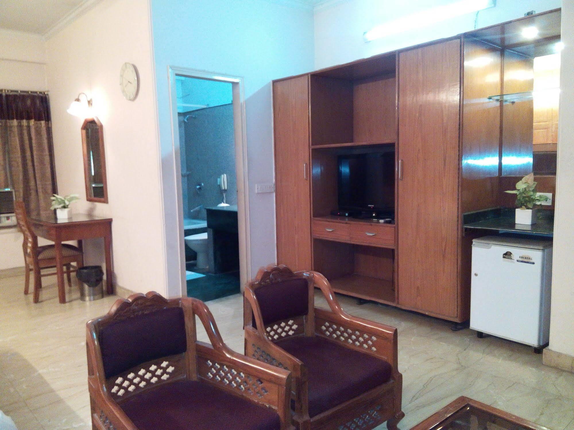 Hotel Queens Residency Gurgaon Exterior photo